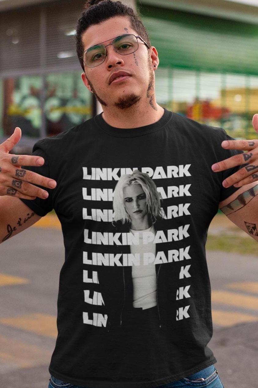 Emily Armstrong Black n White