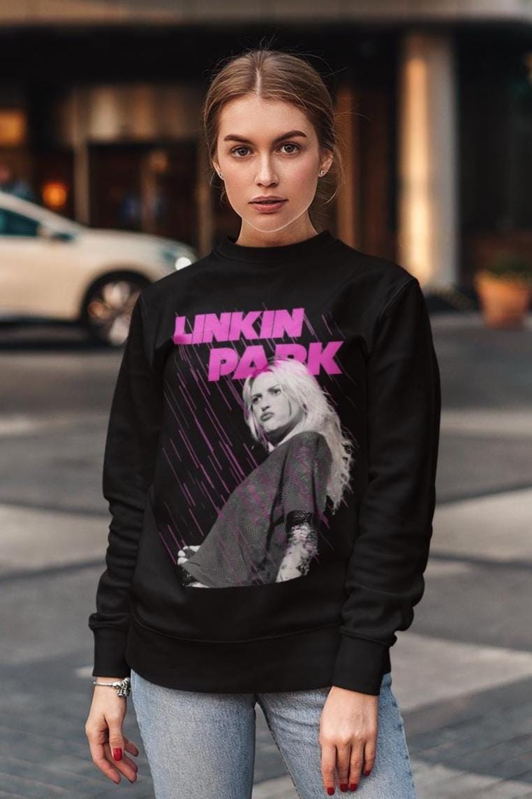 Emily Armstrong Pout