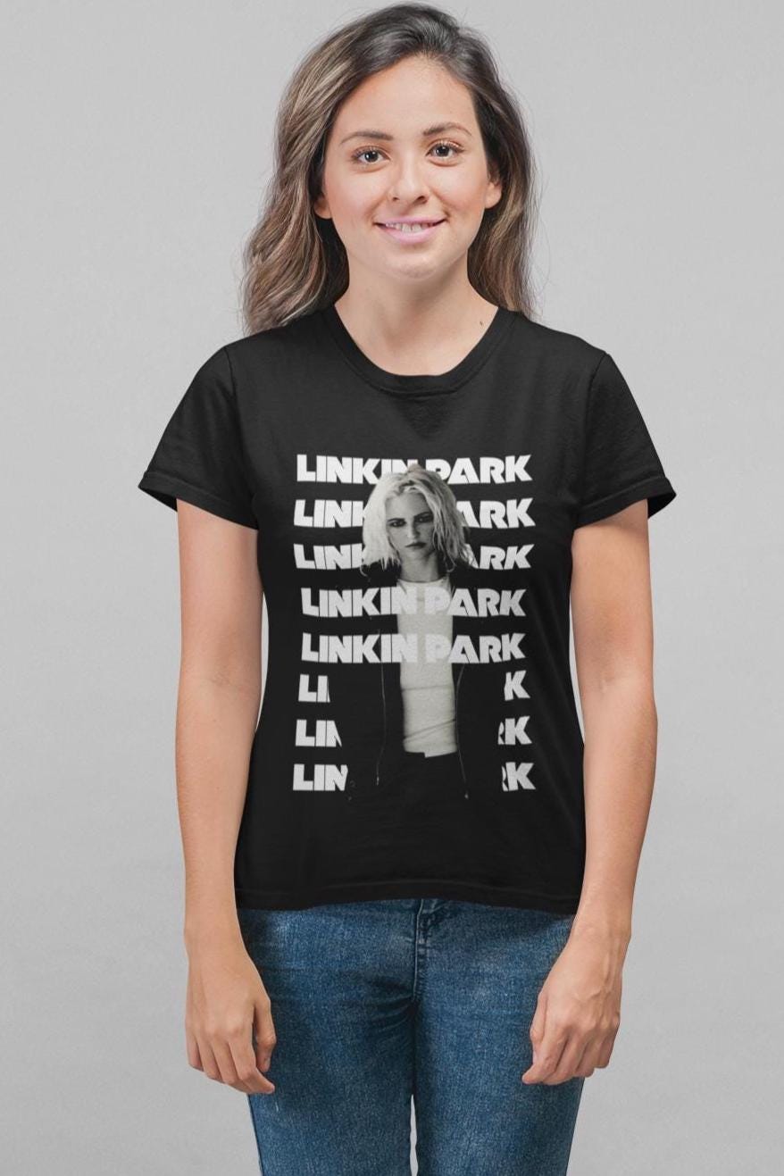 Emily Armstrong Black n White